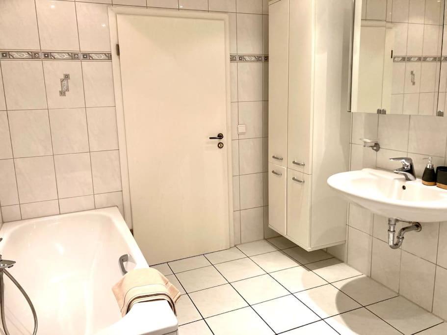 Helle Wohnung Mit Wintergarten - Nahe Ruhrgebiet Und Freizeitpark Movie Park Bottrop Kültér fotó
